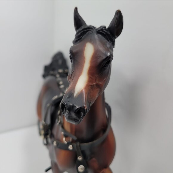 Retired Breyer Huckleberry Bey #472 Collectible Horse with Accessories - Picture 9 of 12